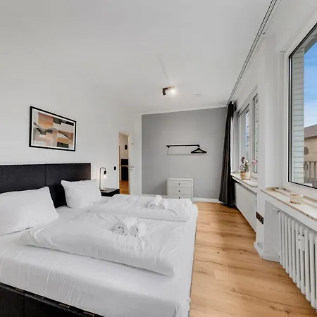 100qm, 6 Personen, Balkon, Messe, Kueche Apartment Dusseldorf