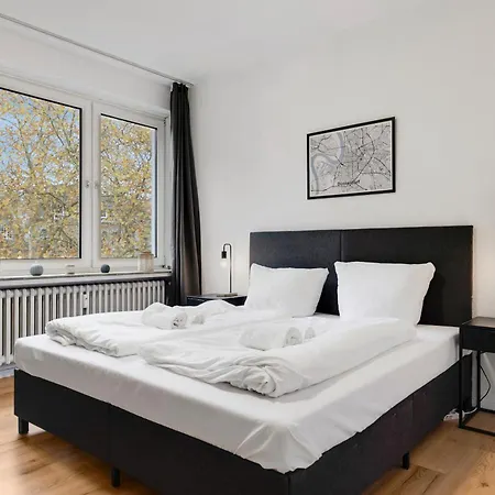 100qm, 6 Personen, Balkon, Messe, Kueche * Dusseldorf