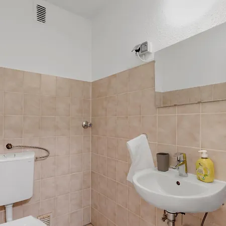 Apartment 100qm, 6 Personen, Balkon, Messe, Kueche Dusseldorf