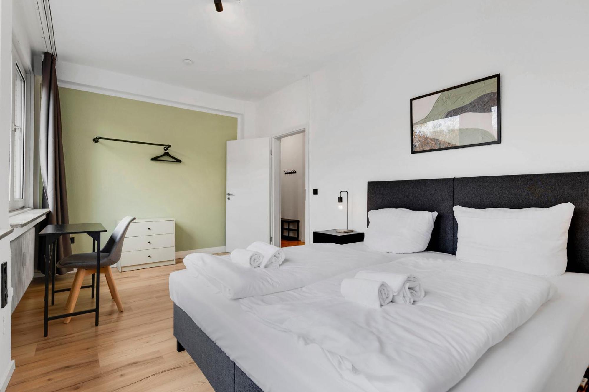 100qm, 6 Personen, Balkon, Messe, Kueche Appartement Düsseldorf