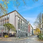Apartment Duesseldorf 100Qm, 6 Personen, Balkon, Messe, Kueche