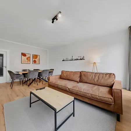 100qm, 6 Personen, Balkon, Messe, Kueche Appartement
