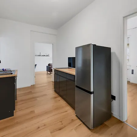 100qm, 6 Personen, Balkon, Messe, Kueche Appartement