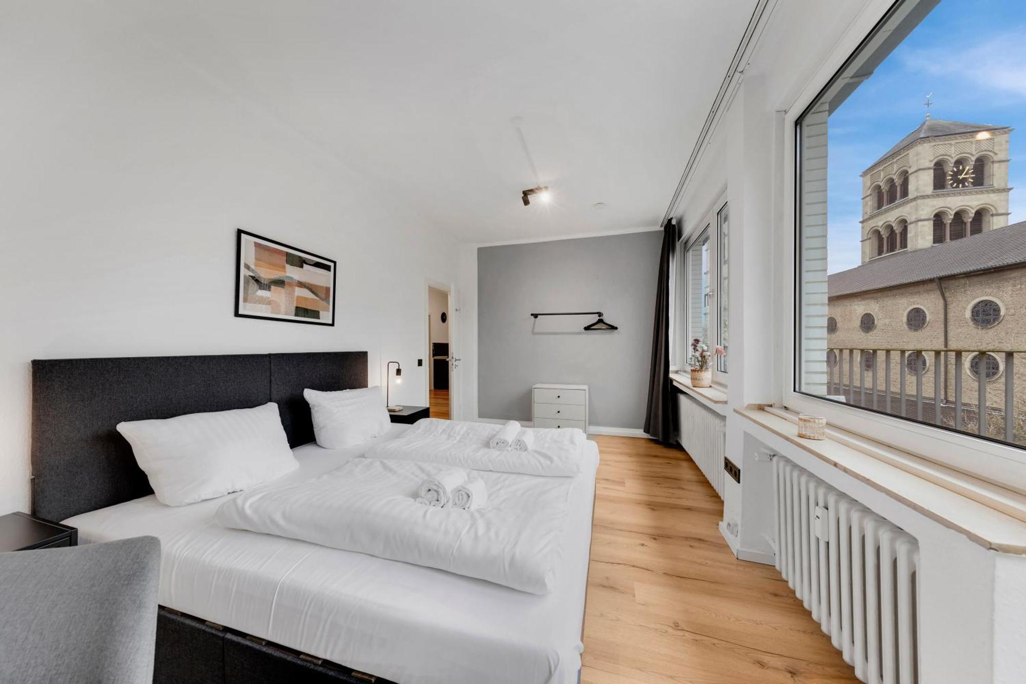 100qm, 6 Personen, Balkon, Messe, Küche Apartment Düsseldorf