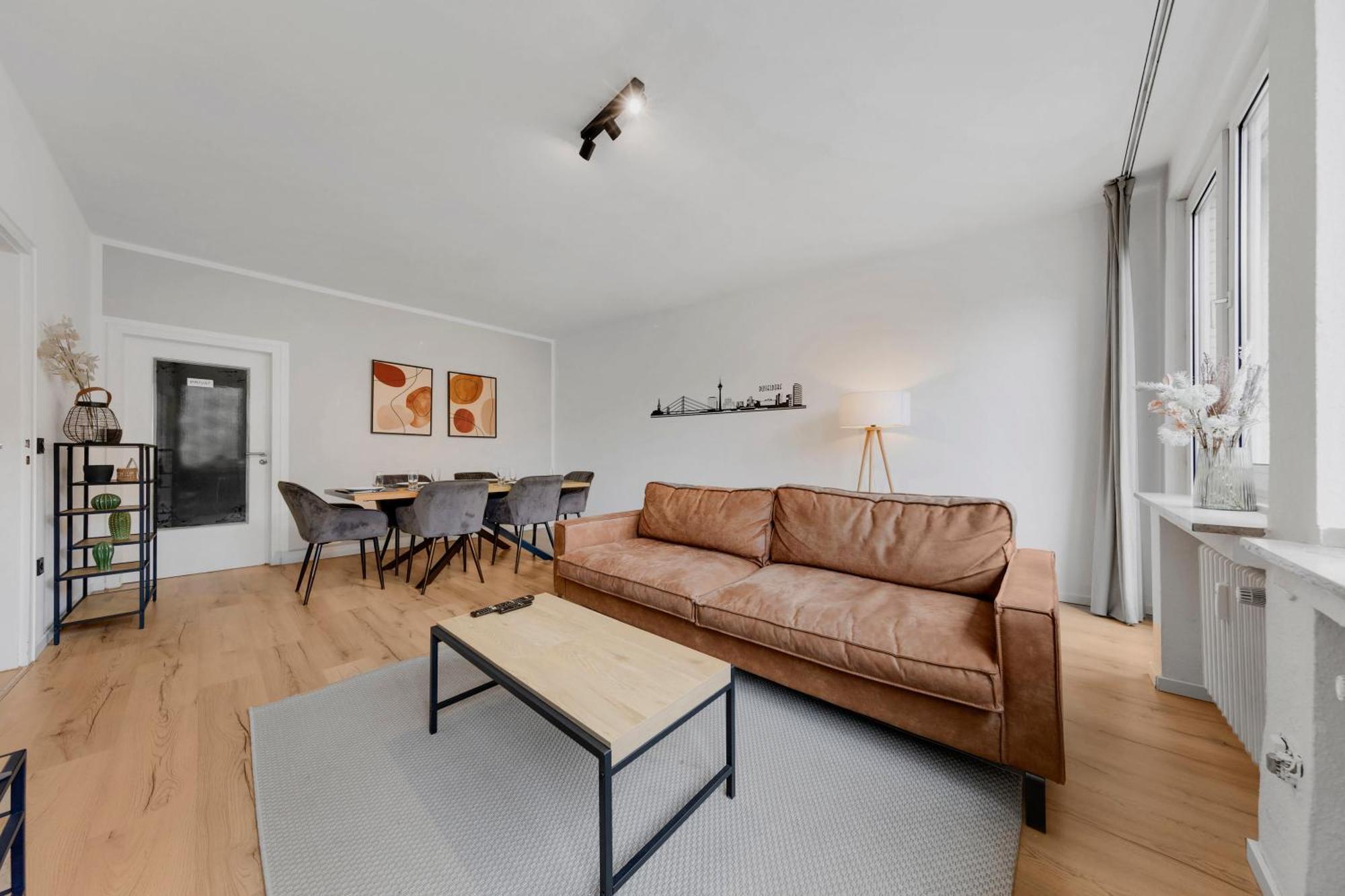 100qm, 6 Personen, Balkon, Messe, Küche Apartment