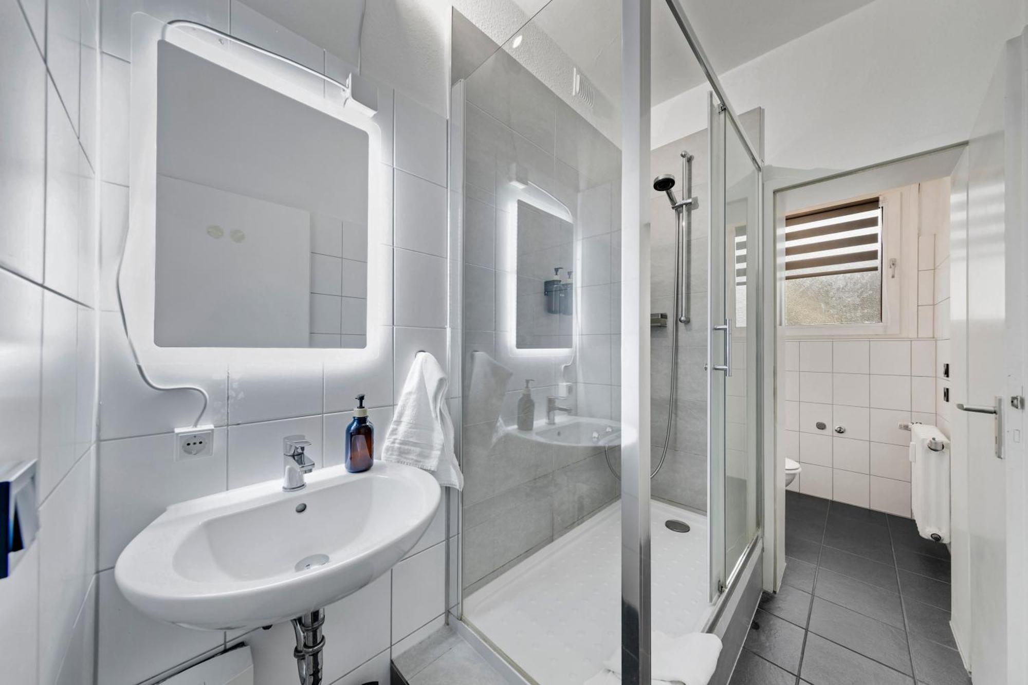 Apartment 100qm, 6 Personen, Balkon, Messe, Küche Düsseldorf