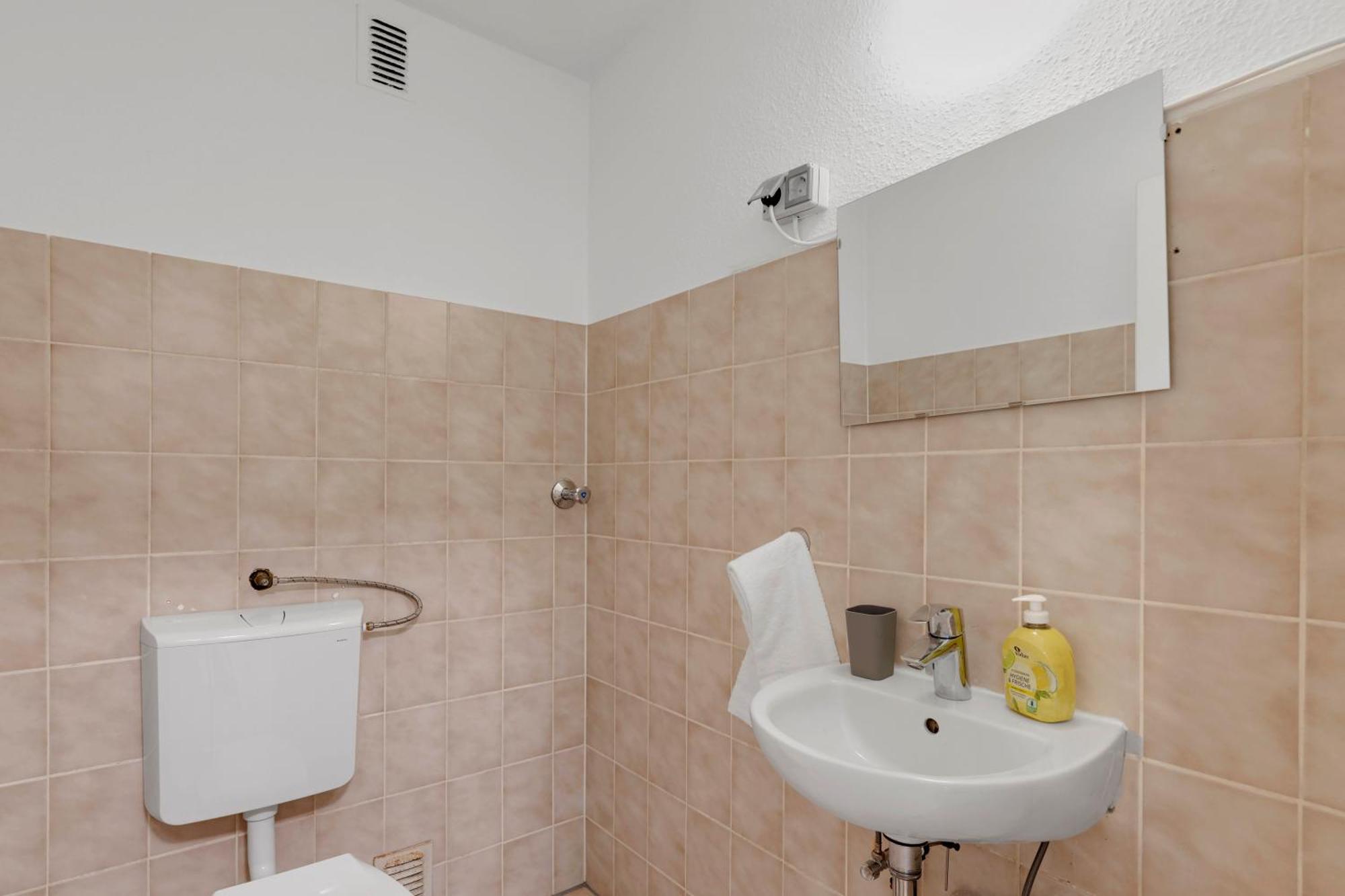 Apartment 100qm, 6 Personen, Balkon, Messe, Küche Düsseldorf